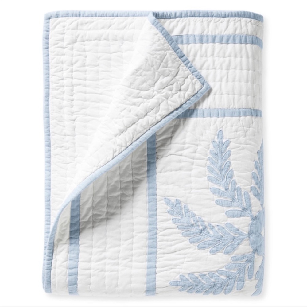 Serena and Lily Elmwood Bed quilt, twin, white and chambray, NWT